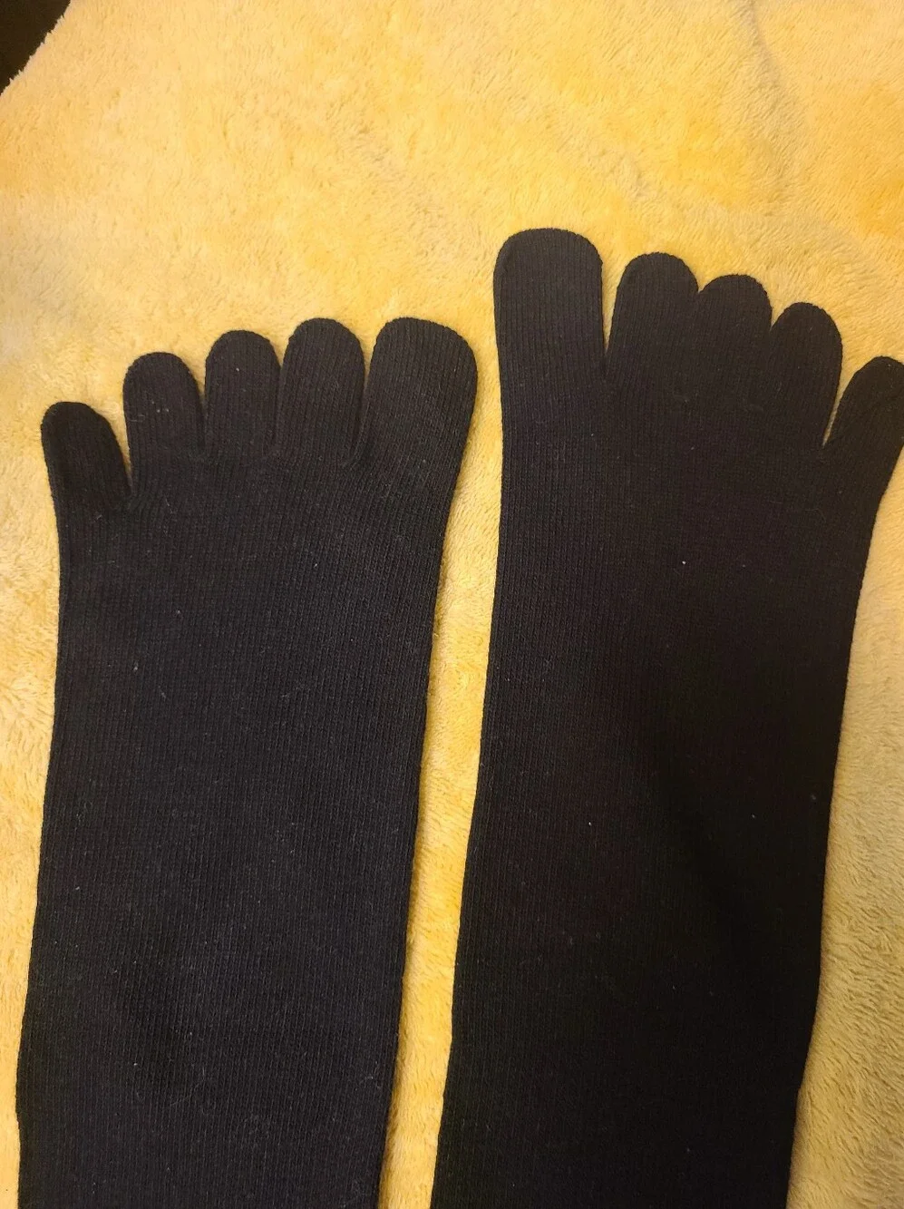 Black Toe-Separated Socks for Men - Breathable Comfort